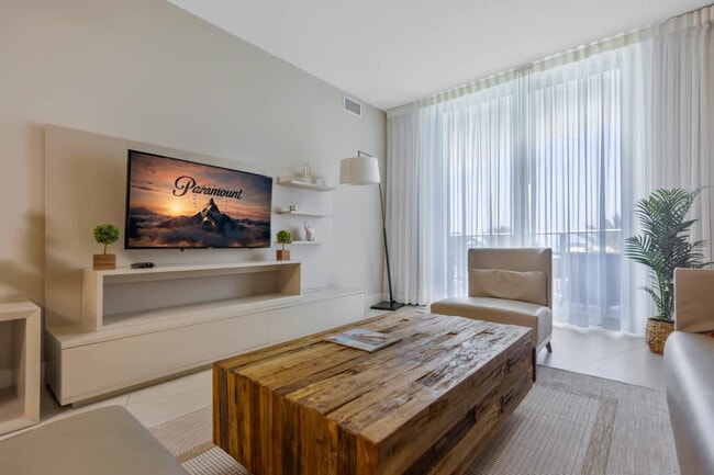 Building Photo - 4011 S Ocean Dr