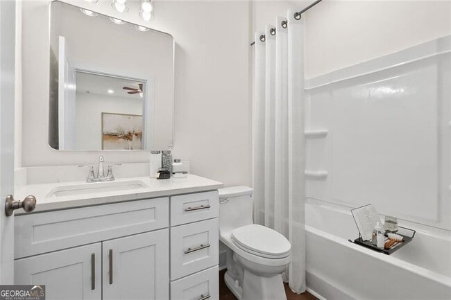 Building Photo - 195 W Lake Ave NW