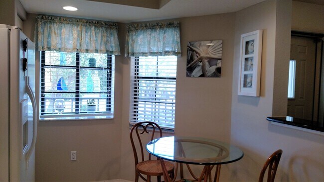 Building Photo - Seasonal Short-Term 2-Bedroom 2-Bath Condo located in Englewood!
