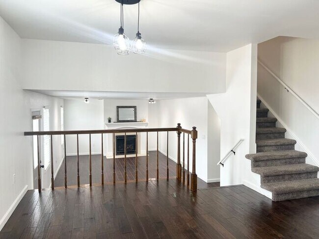 Building Photo - Beautifully Updated Modern Farmhouse 3 bed...