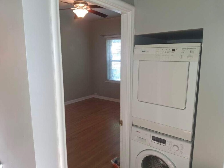 Building Photo - 768 E 900 S