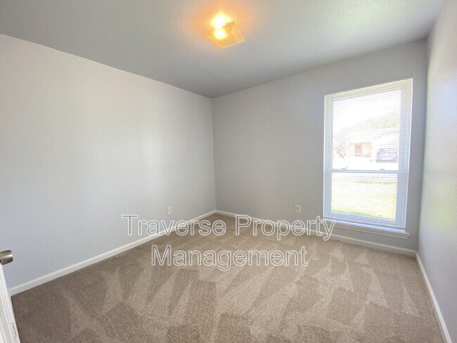 Building Photo - 2420 Springridge Dr