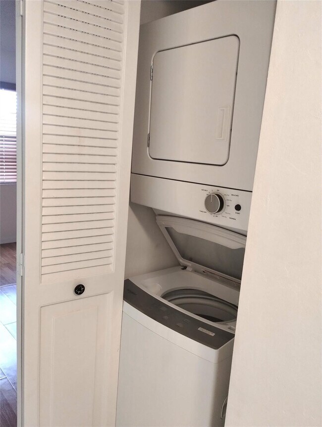 Building Photo - 3404 Bimini Ln