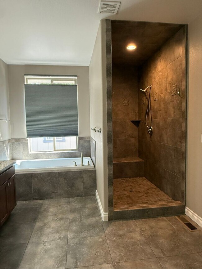 Building Photo - 1317 Cedar Creek Cir