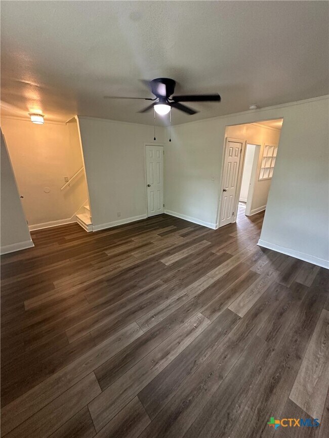 Building Photo - 1204 E Warren Ave