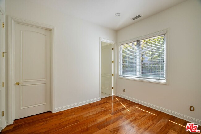 Building Photo - 16800 Calle Montecito