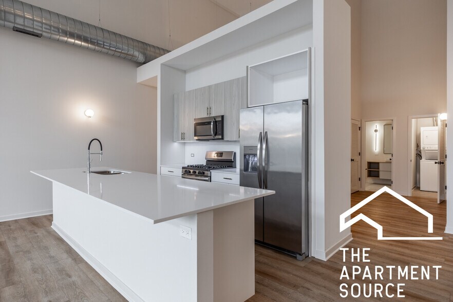 Building Photo - 3207 N Narragansett Ave