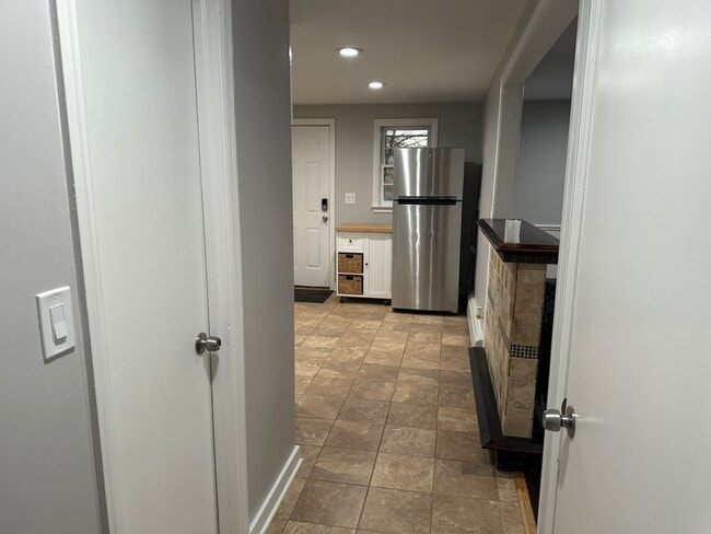 Building Photo - 3 Tryon Ave