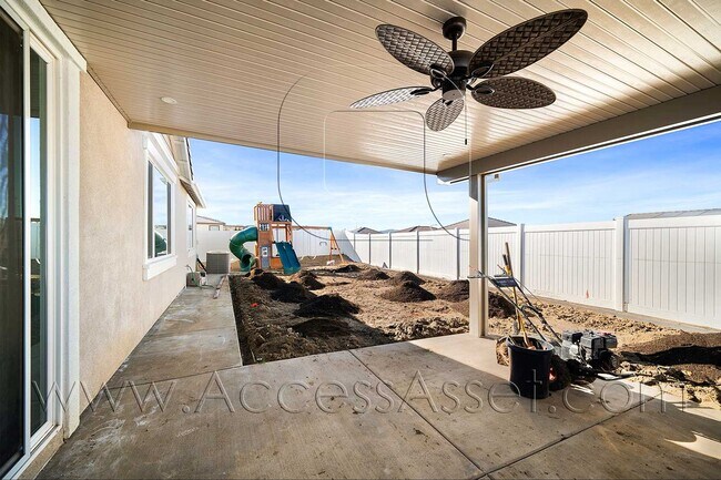 Building Photo - Spacious 4 Bed/3.5 Bath Gem Home In Menifee!