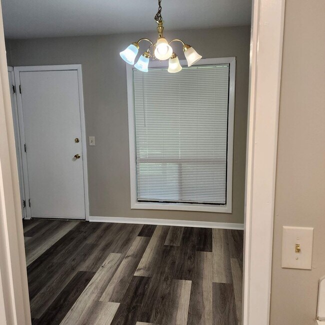 Building Photo - NEW PRICE! NEW UPDATES, YOU CANNOT BEAT THIS ONE!