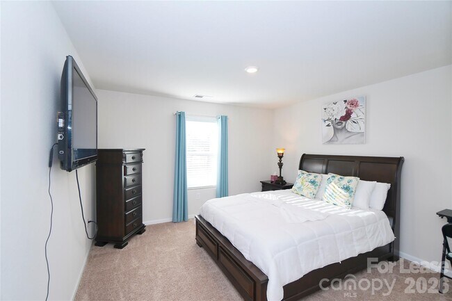 Building Photo - 6008 Lowe Ln