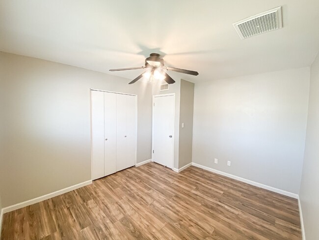 Building Photo - 1519 E Laguna Dr