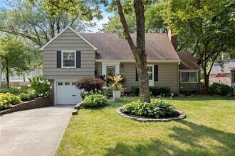 Building Photo - Gorgeous updated 2 bed/2 bath PV charmer