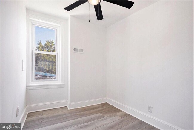 Building Photo - 129 E Phil Ellena St