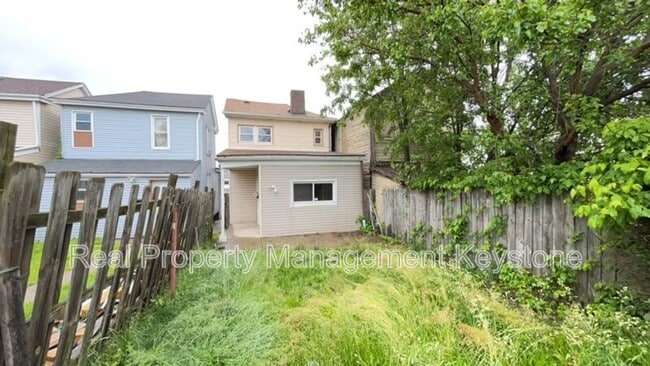 Building Photo - 242 E 17th Ave