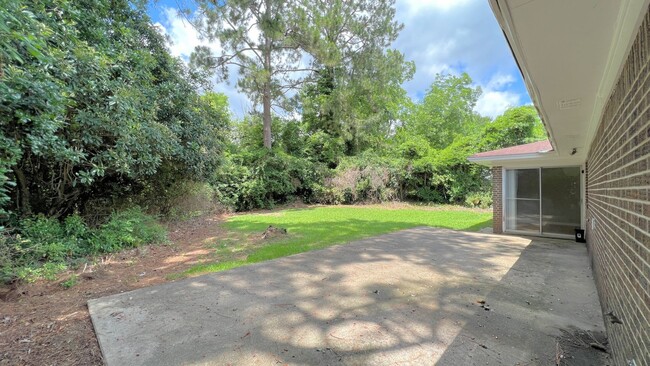 Building Photo - Hello Gorgeous !! 3- bedroom just waiting ...
