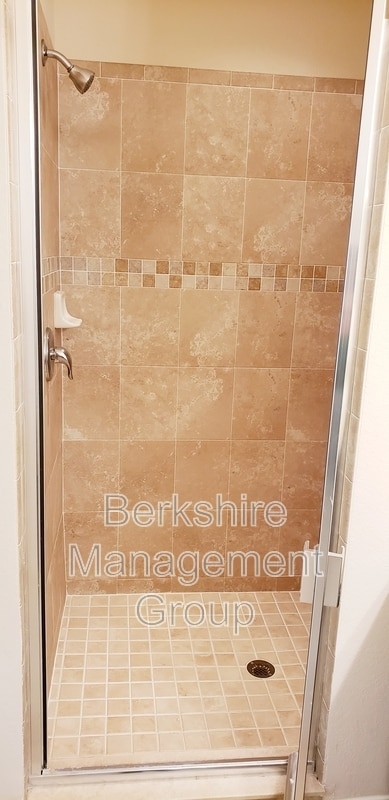 Building Photo - 1012 Dossey Oaks Ln