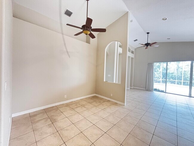 Building Photo - 2679 SE Castle Pine Pl