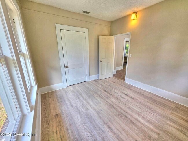 Building Photo - 213 W 24th St