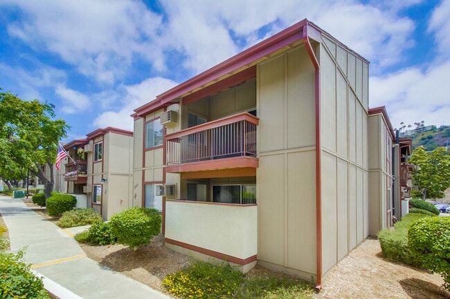 Building Photo - Spacious 3 Bedroom Condo Available for Move In May 1st