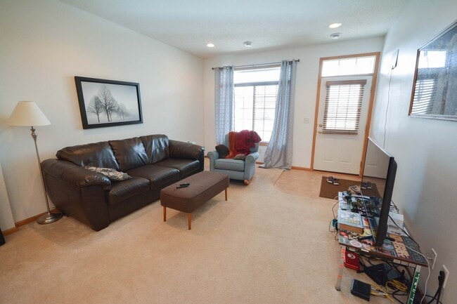 Building Photo - Beautiful Crimson Ridge townhome!