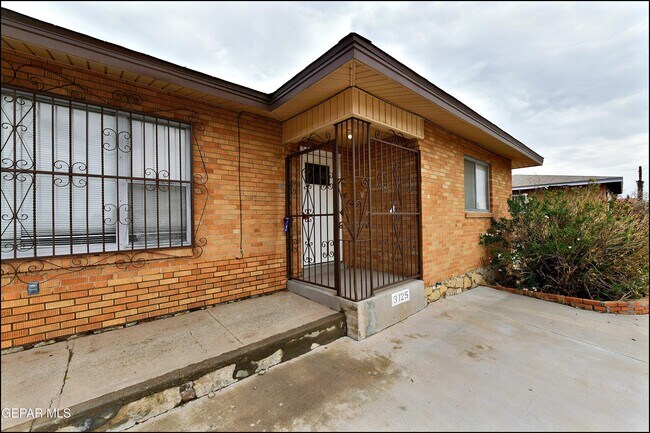 Building Photo - 3125 Hamilton Ave