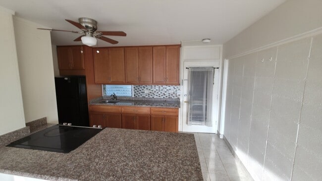 Building Photo - 1630 Makiki St