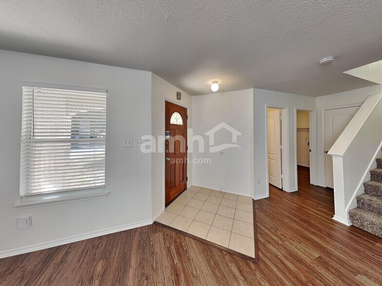 Building Photo - 10019 Bermuda Palm