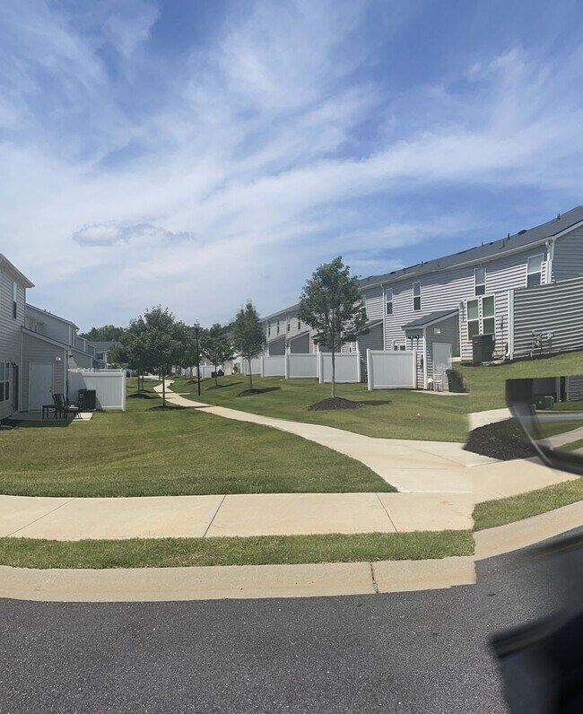 Building Photo - 3 Bedroom 2.5 Bathrooms In Greer Echo Ridg...