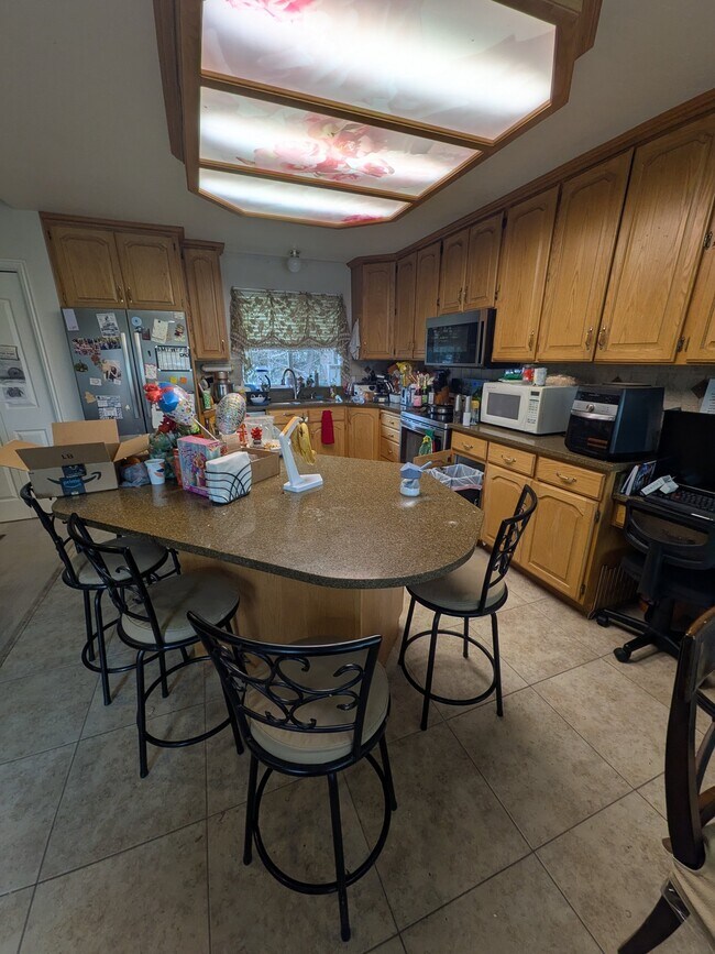 Building Photo - 11559 Thoroughbred Dr