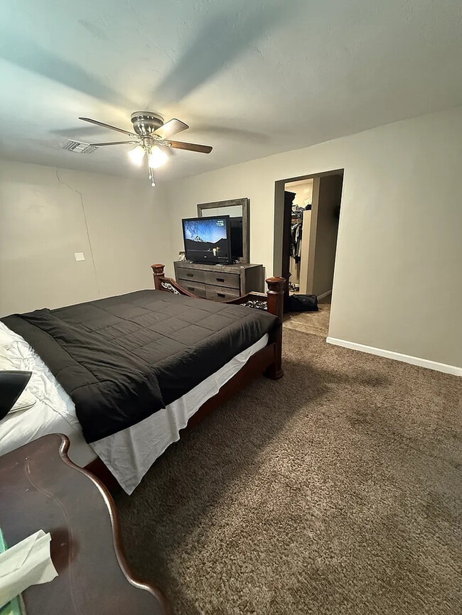 Building Photo - HOUSE FOR RENT