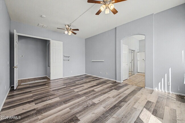 Building Photo - 7233 W Paradise Ln