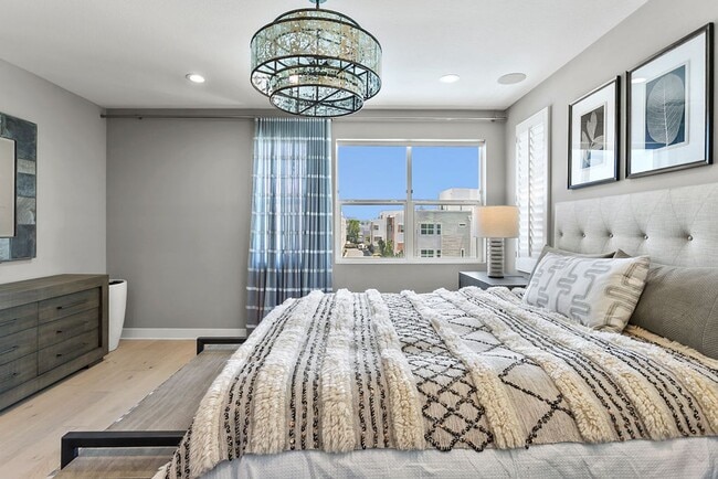 Building Photo - FURNISHED MODEL TOWNHOME IN HOA COMMUNITY