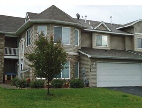 Building Photo - Available sept 01, 3bd, 2ba End Unit Town ...