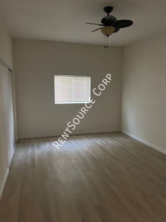 Building Photo - 4 Bedroom Plus 2 Bonus Room Duplex For Ren...