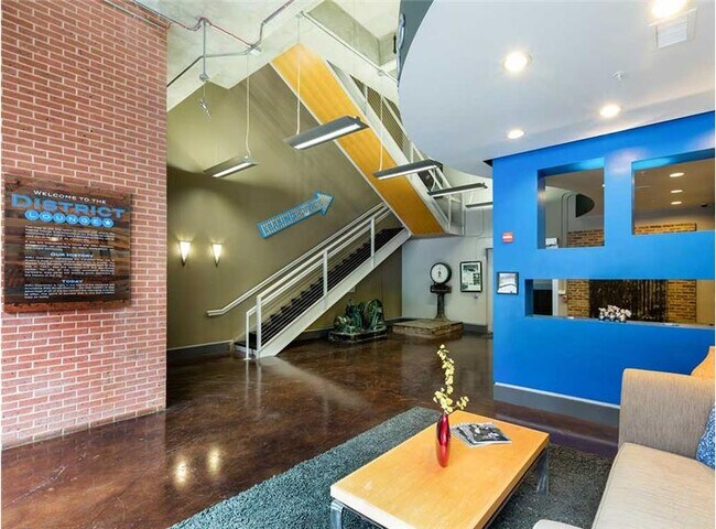 Building Photo - 202 1/2 Lavaca St