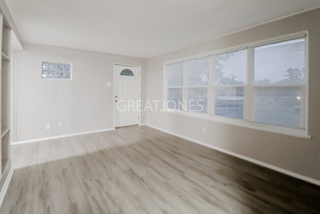 Building Photo - NOW OFFERING 1/2 MONTH FREE WITH SIGNED LE...