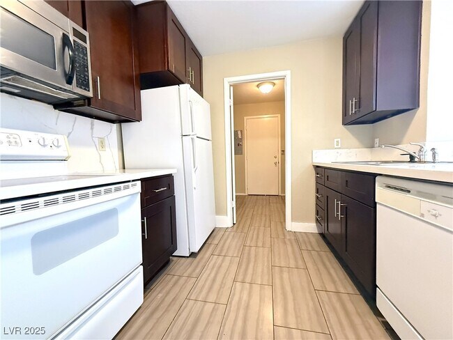 Building Photo - 6750 Del Rey Ave