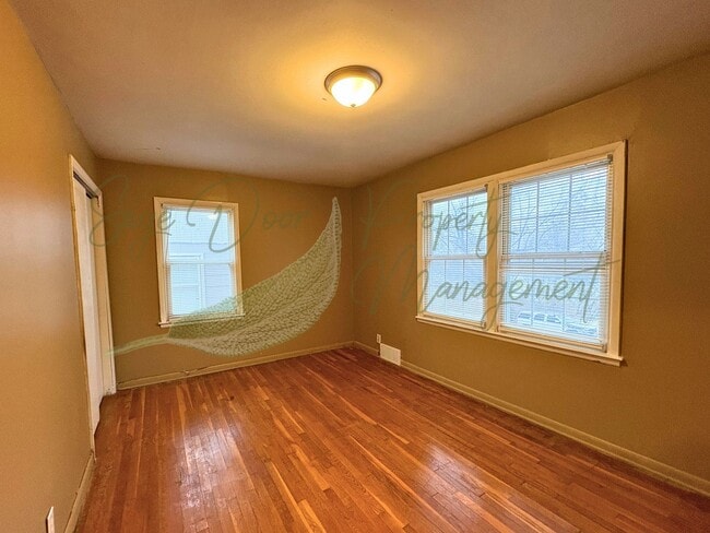 Building Photo - DUPLEX IN INDEPENDENCE!!!