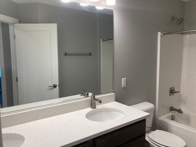 Building Photo - 916-918 9th Street