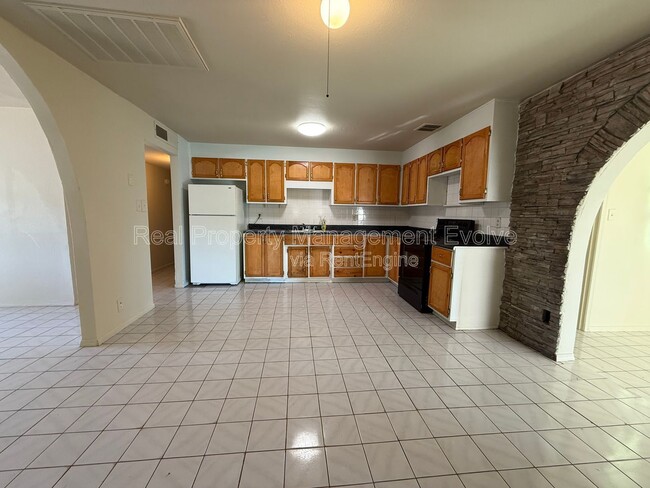 Building Photo - 4717 N 82nd Ave