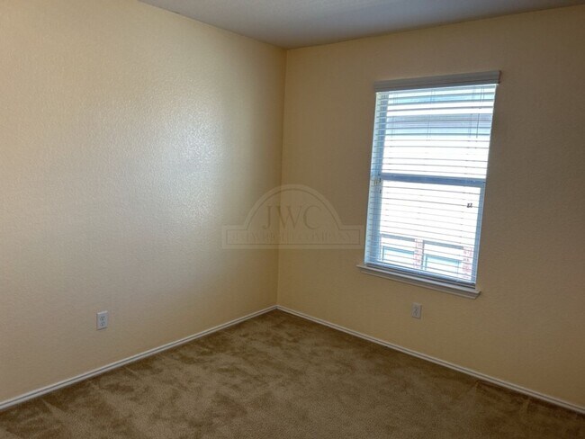 Building Photo - 204 W Gemini Ln