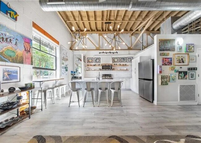 Building Photo - 308 St Louis St