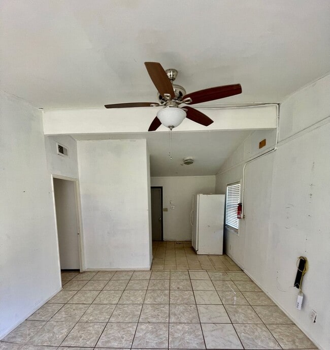 Building Photo - Cute Home and Move-in Ready