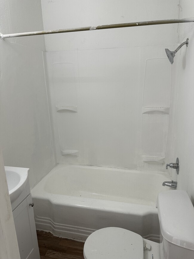 Building Photo - 1106 S High School St