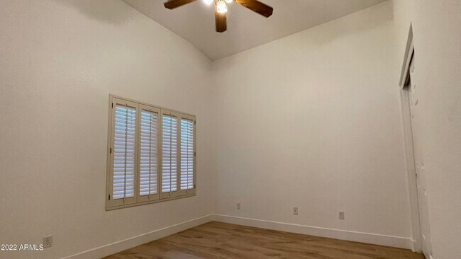 Building Photo - 324 W Oriole Way