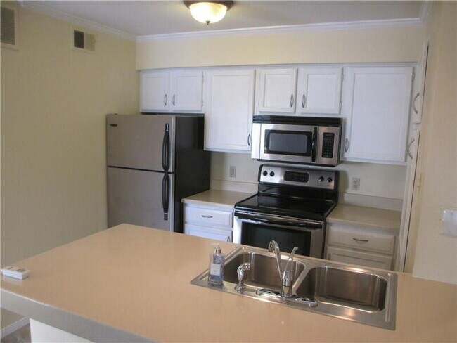 Building Photo - 8888 Tallwood Dr