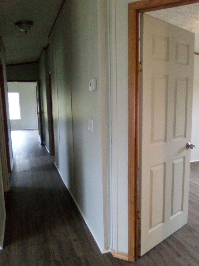 Building Photo - 3111 Riverside Dr