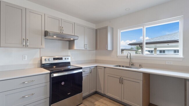 Building Photo - Move-In Ready 2BR/1BA in Waimalu, Aiea – Minutes from Pearl Harbor & Pearlridge