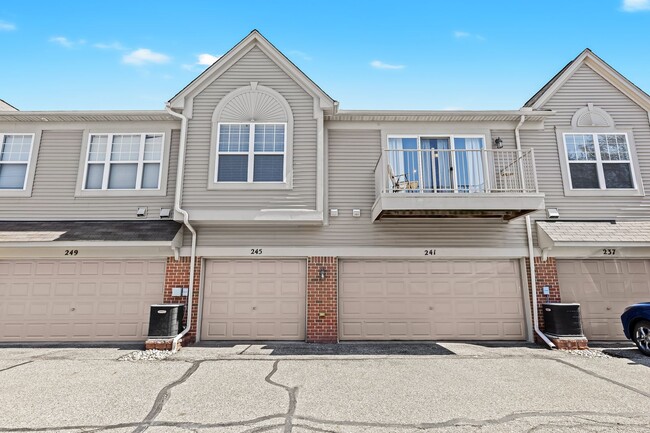 Building Photo - MOVE IN READY 2 BED 2 BATH!